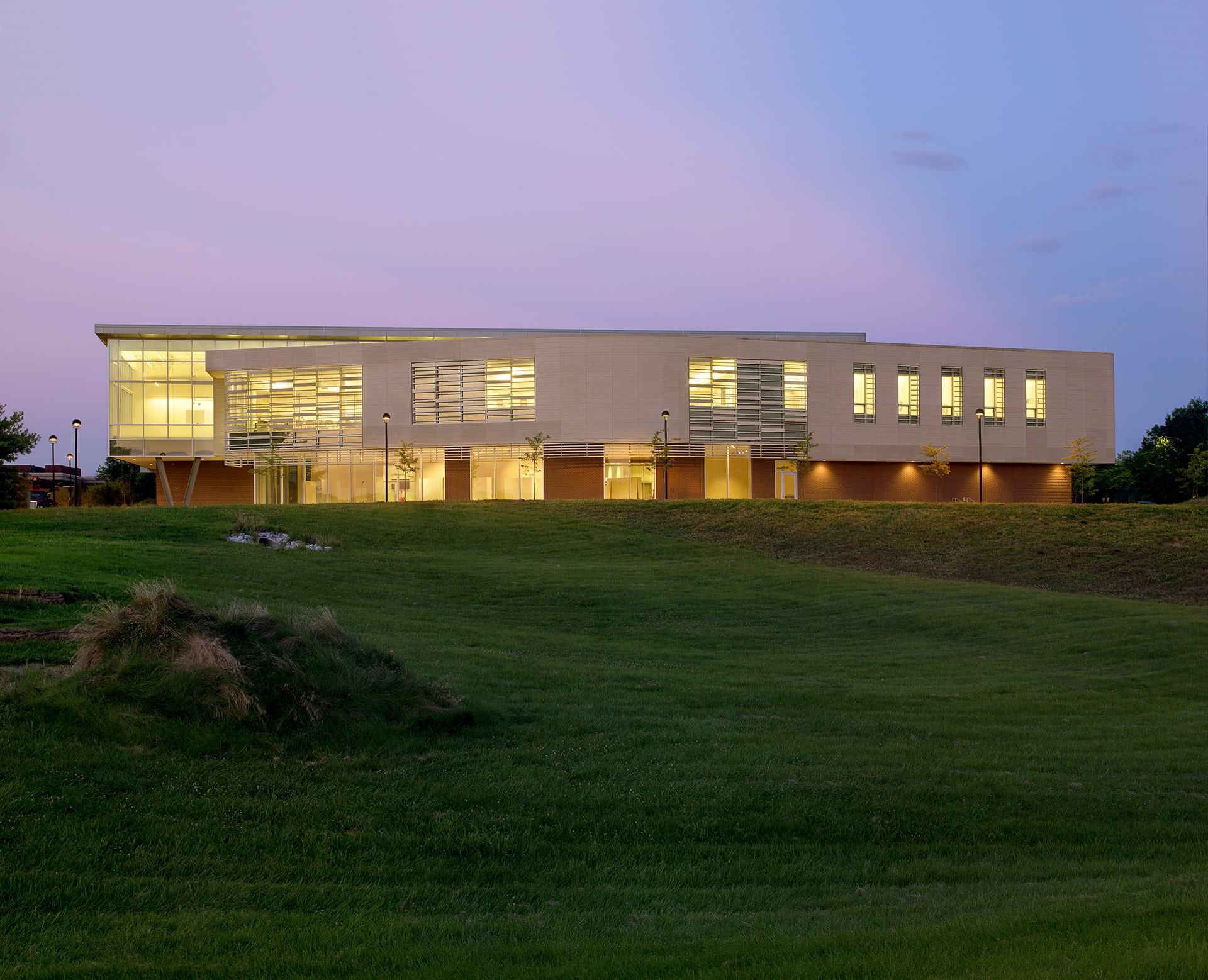 exterior of southern illinois university art and design building designed by trivers architectural firm