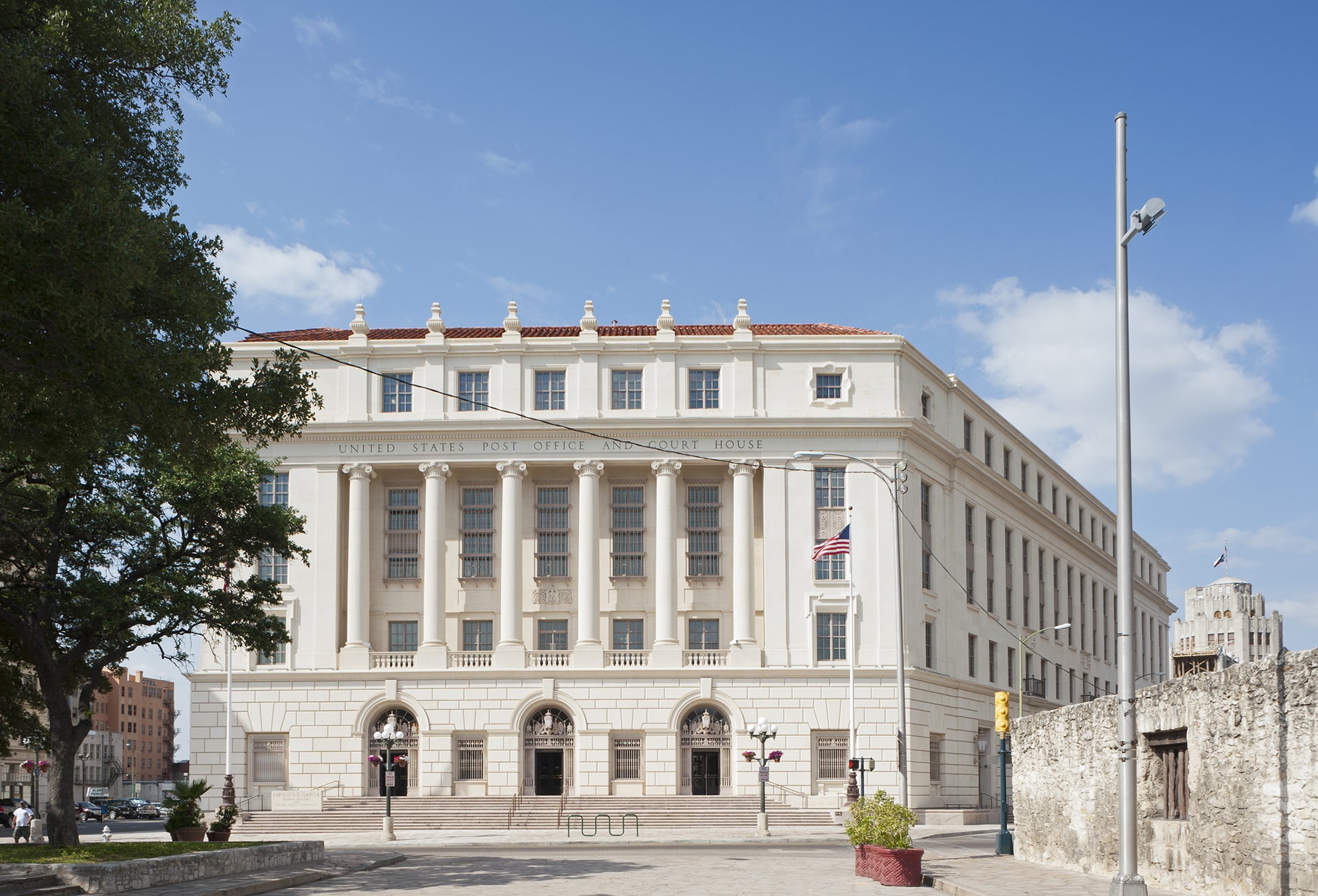 exterior of federal building and us courthouse designed by trivers architects in st. louis