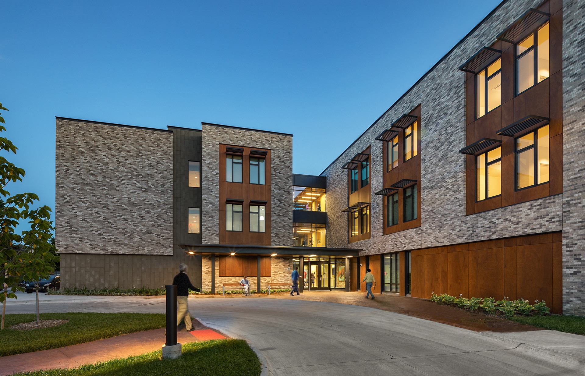 exterior american cancer society hope lodge at dusk designed by trivers architectural firm in st. louis