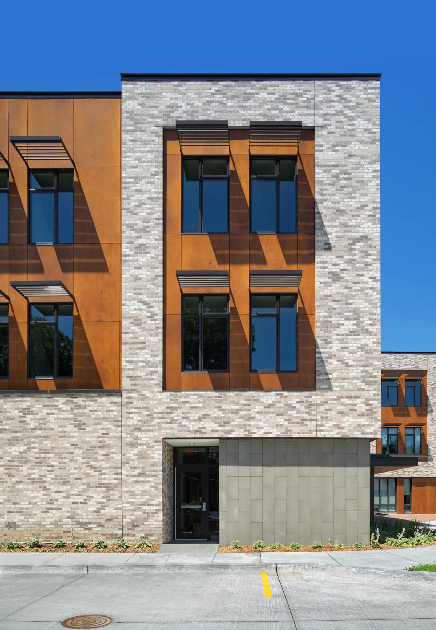 exterior of american cancer society building designed by trivers architectural firm in st. louis